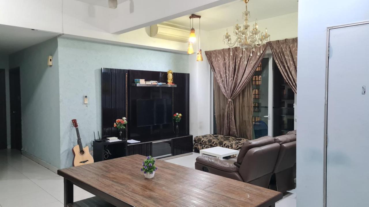 Hostel At Regalia Sky Pool กัวลาลัมเปอร์ ภายนอก รูปภาพ